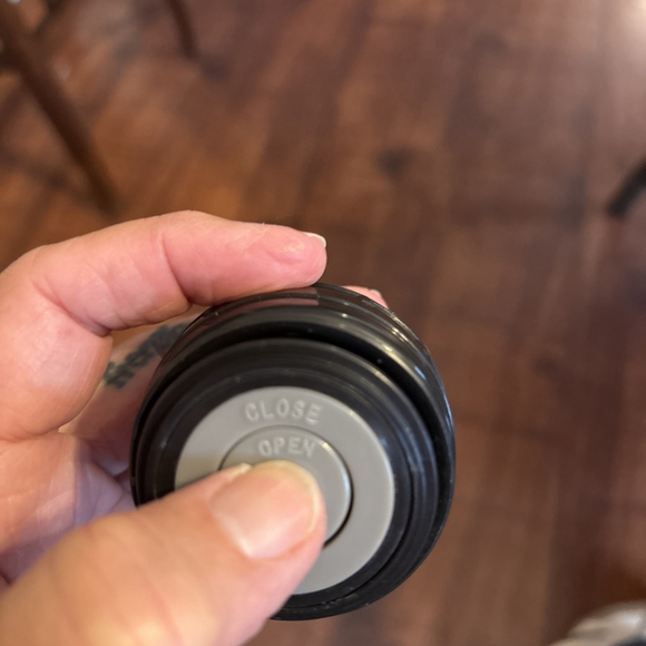 ESPN U unique thermos hot/cold beverage with red leather accents 16 oz - Picture 6 of 8